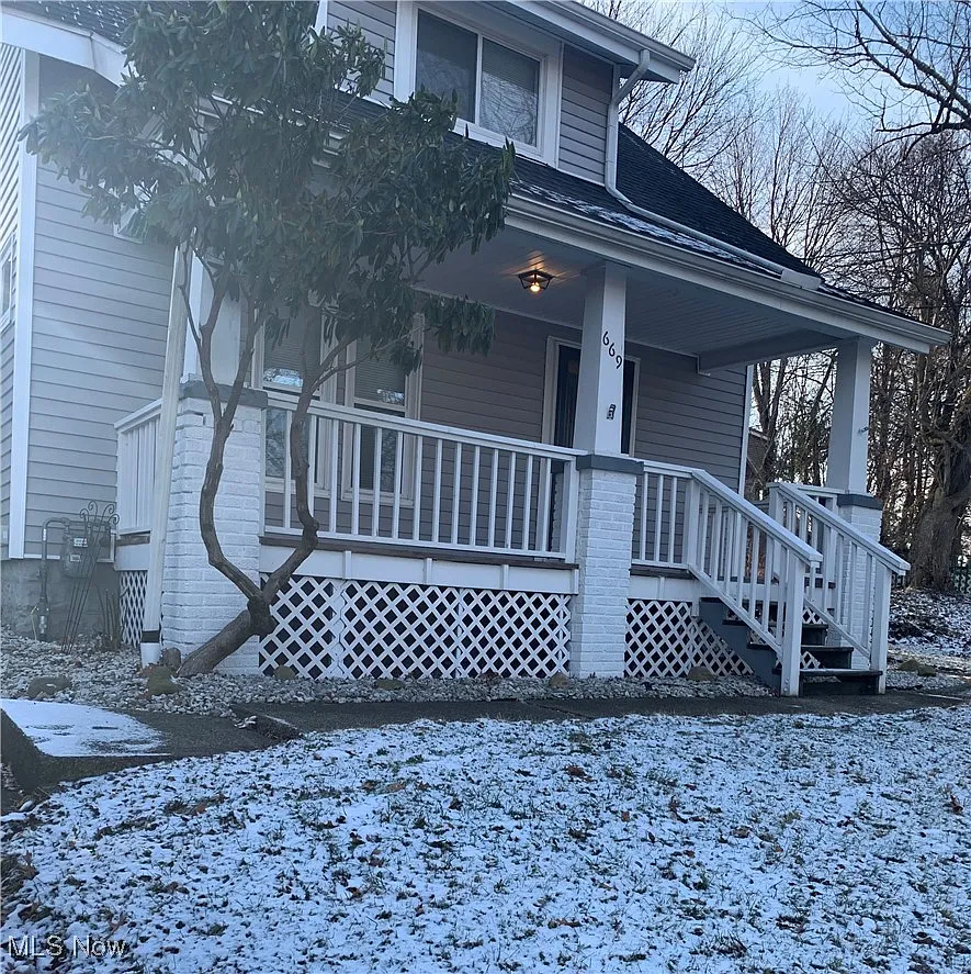 669 N Way St photo 1