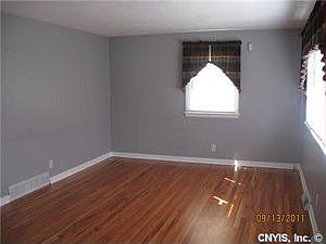 3rd image of 108 Heather Ln