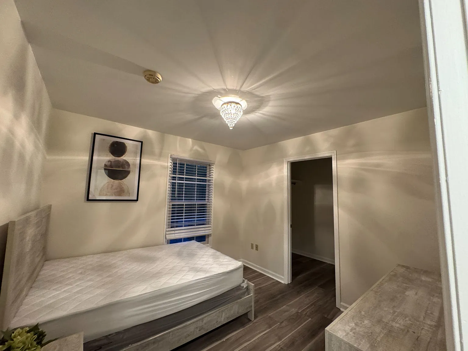 4 bed, 4.5 bath, 4000 sqft, $1,139 — Photo 2