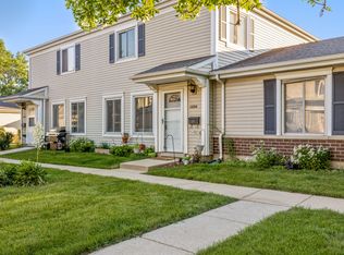 1034 Cove Dr #147B, Prospect Heights, IL 60070