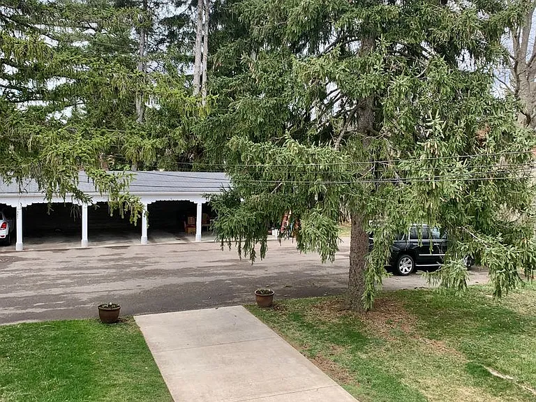 596 Bigelow Rd — Photo 3