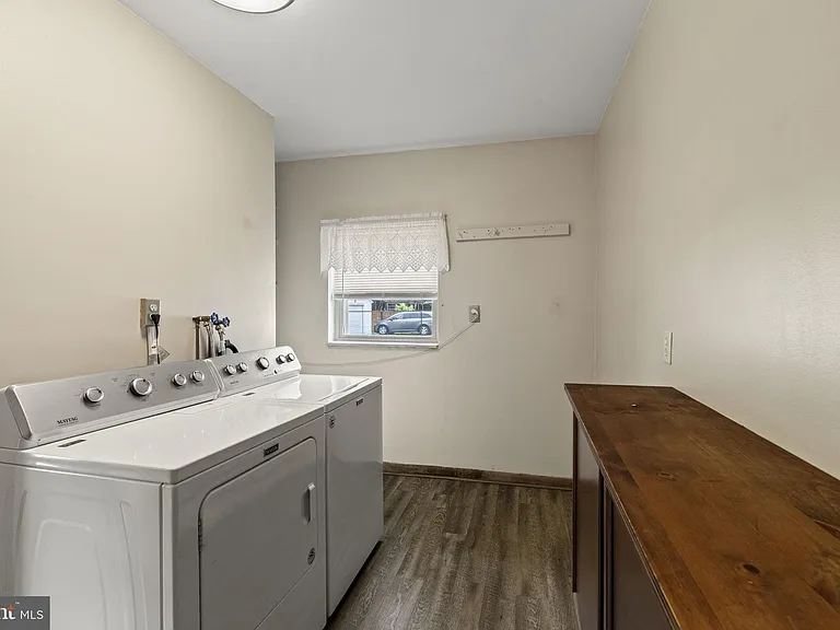 819 Mercer St — Photo 13