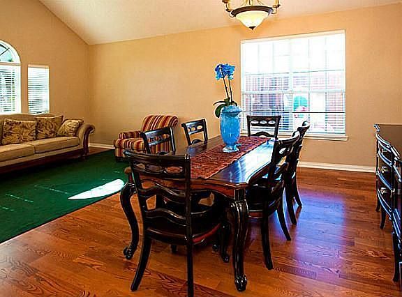 4th image of 4908 Wisteria Dr