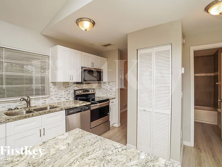 6841 Willits Ave — Photo 5
