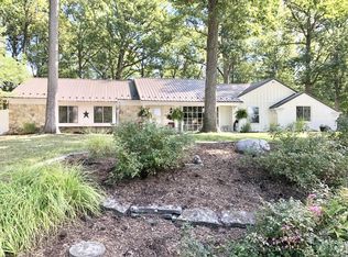8210 Manor Dr, Fort Wayne, IN
