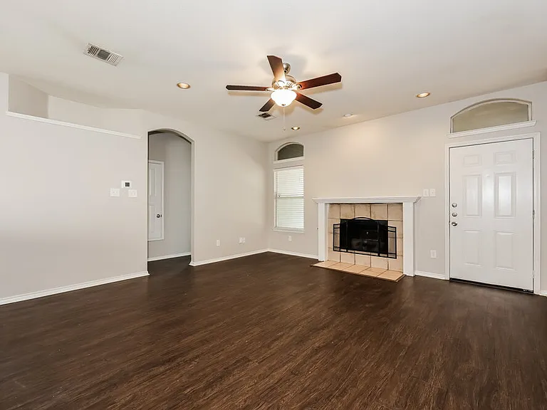 2808 Earle Dr — Photo 4