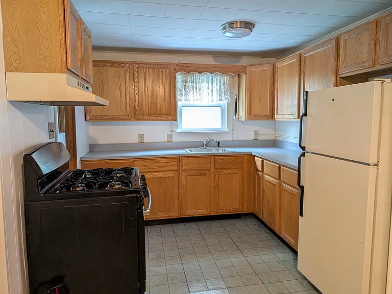 57 Colonial Dr — Photo 1