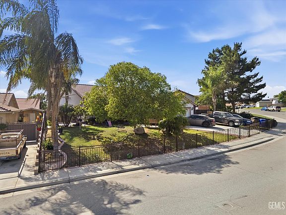 3rd image of 8441 Andromeda Ln