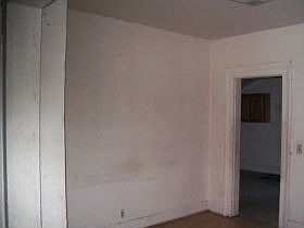 4th image of 304 S Poplar St