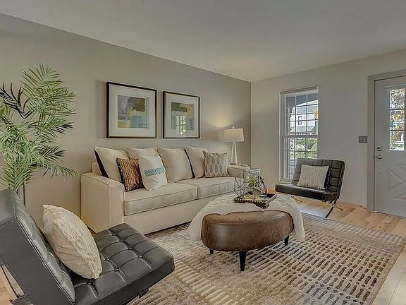5th image of 916 Clover Cir