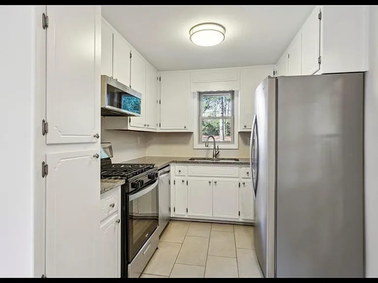 2474 Warwick Cir NE — Photo 7
