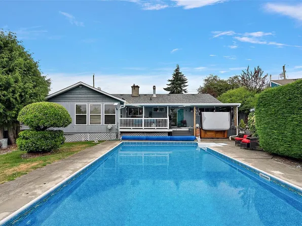 1573 Charlotte St, North Cowichan, BC V0R 1R0