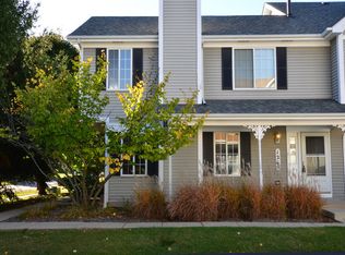 1260 Sandhurst Ln, South Elgin, IL 60177