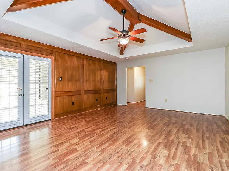 700 Sandy Trl — Photo 2