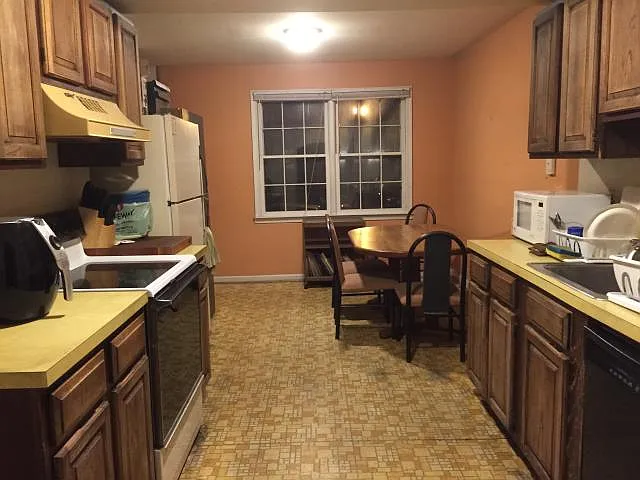 Honey Brook Ln, Gaithersburg — Photo 4