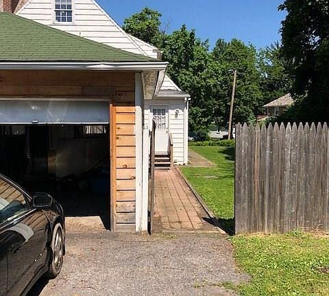 5th image of 30 Bush Ave