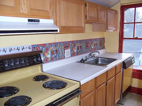 3rd image of 146 NW 12th St APT 8