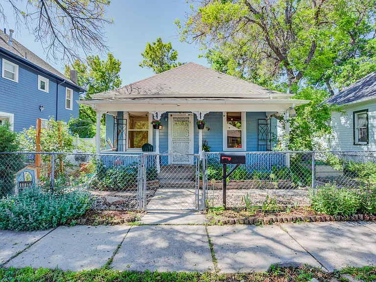 421 E Saint Vrain St — Photo 1