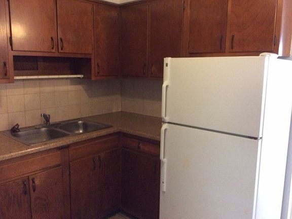 2nd image of 900C Crescent St APT 10