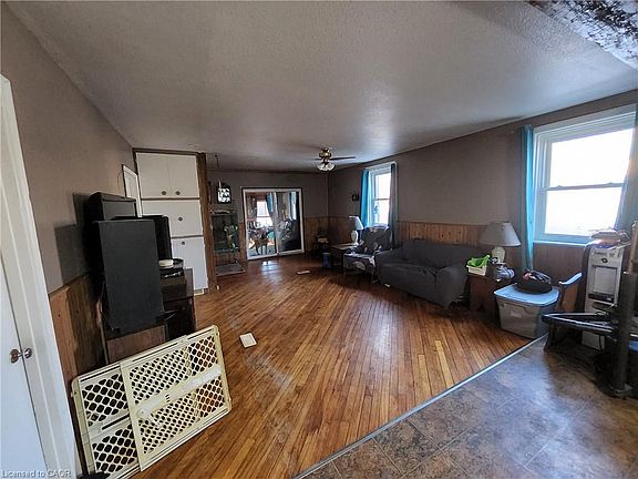 5th image of 740 Hillcrest Rd S