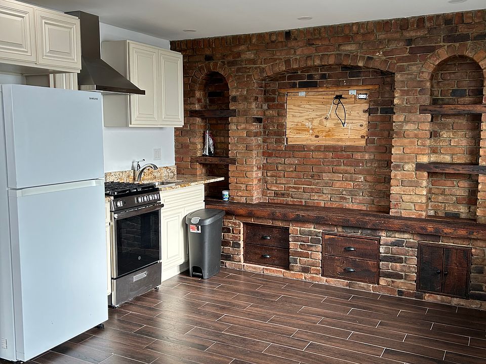 1st image of 354 Albourne Ave Floor 1