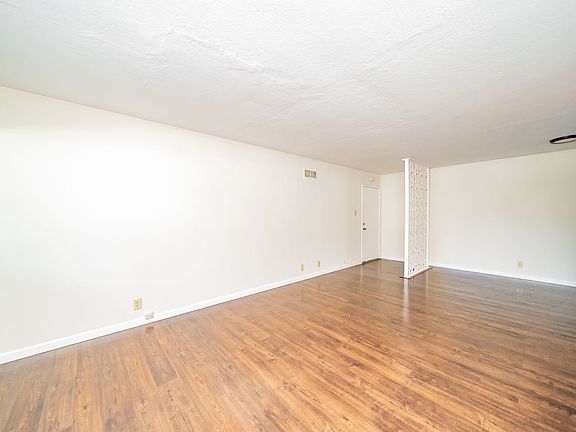 5th image of 9309 Bancroft Ave APT 1