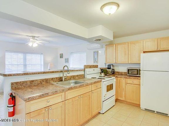 3rd image of 1488 Ocean Ave Unit 6