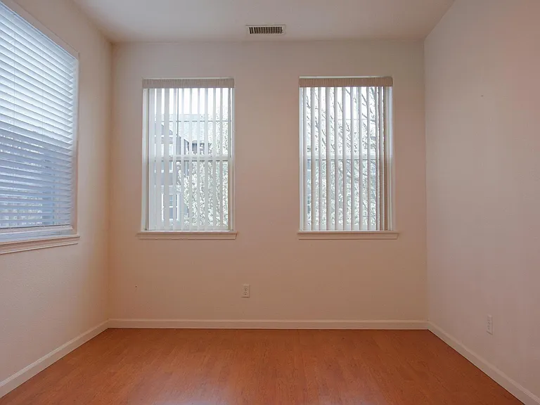 10926 SW Sage Ter — Photo 6