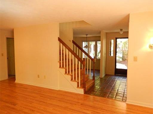4th image of 3 Guilford Ln #3