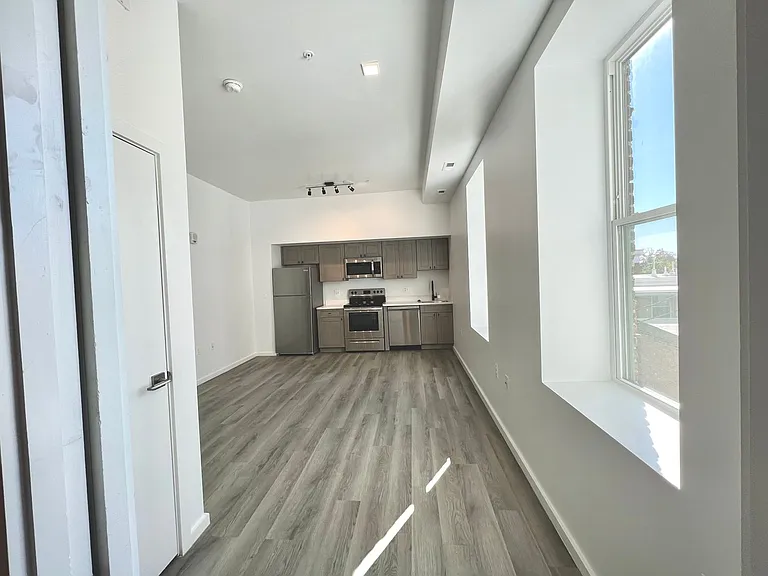 725 W Pratt St. — Photo 66