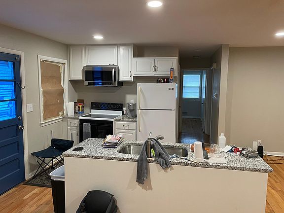 3rd image of 8306 Travis Ln