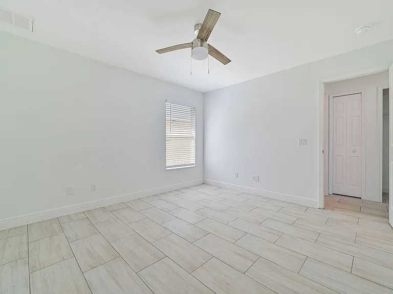 1226 SE 6th St — Photo 17