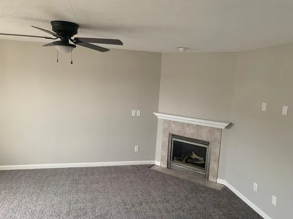 1 Andy Ct APT 7, Bloomington, IL 61704