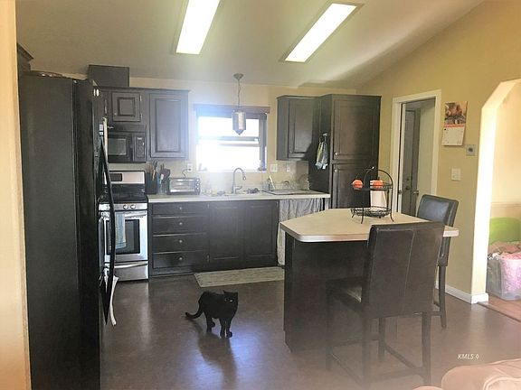 3rd image of 490 W Paiute Dr