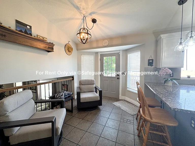 15052 S Manilla Dr — Photo 6