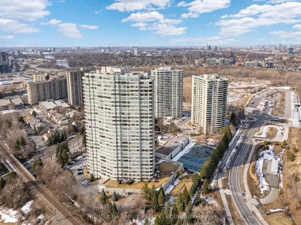 1480 Riverside Dr #2204, Ottawa, ON K1G 5H2