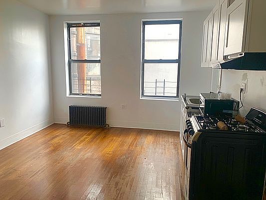 1st image of 256 E 112th St #3