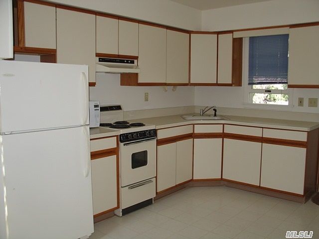 1st image of 70 Lolly Ln