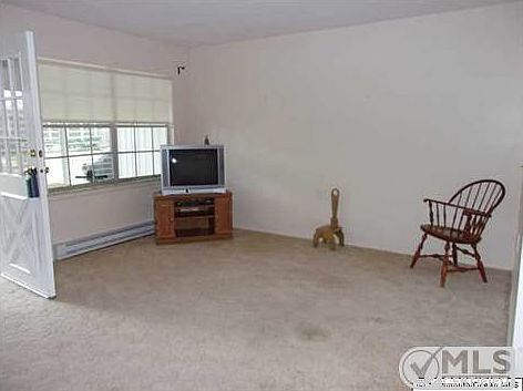 4th image of 883D Balmoral Ct