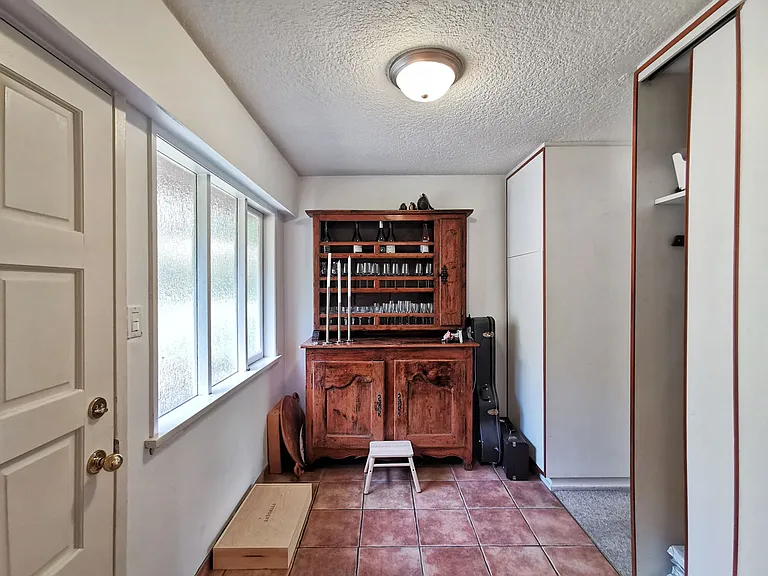 1294 Netley Pl — Photo 7