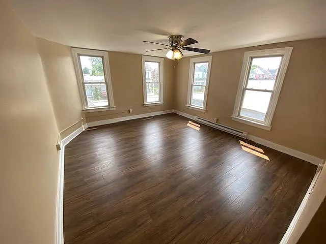 401 3rd St #4 — Photo 3