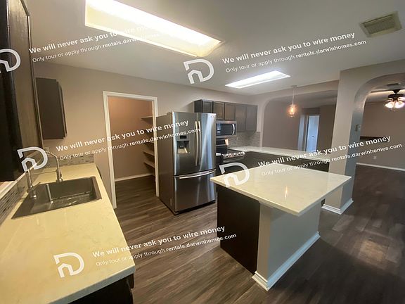 4th image of 405 Camaron Woods