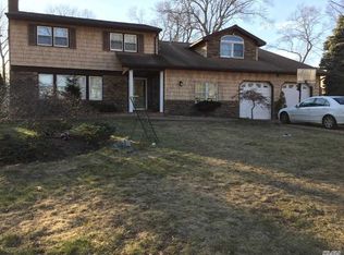 168 Woodbury Rd, Hauppauge, NY 11788