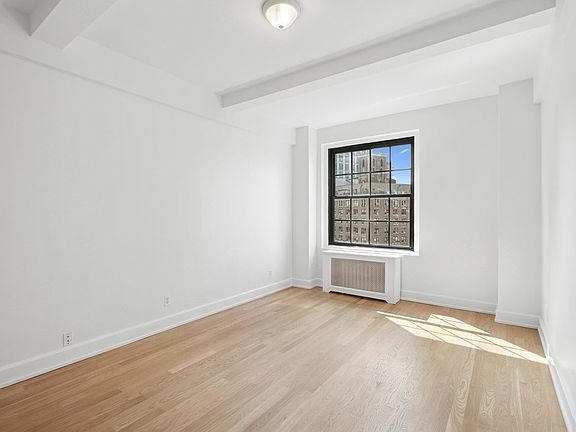3rd image of 160 W 71st St APT 14P
