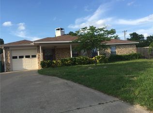 207 Madre Cir, Glenn Heights, TX 75154
