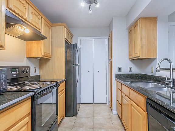 2nd image of 5575 Rosebriar Way Regency Gdns #B202