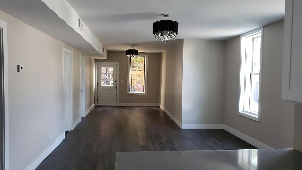 Building Photo - 2843 W Wabansia Ave #1