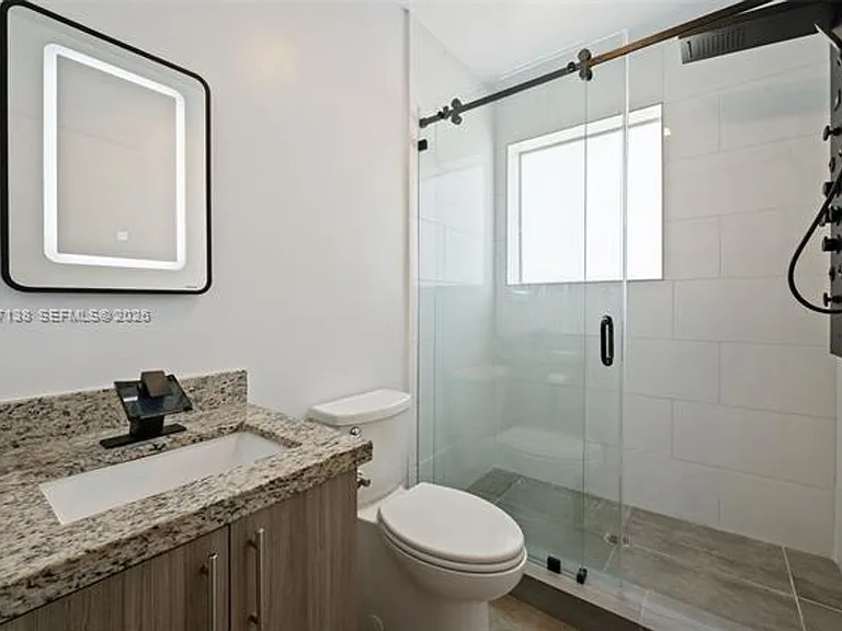 165 NW 39th St #CU-7 — Photo 13