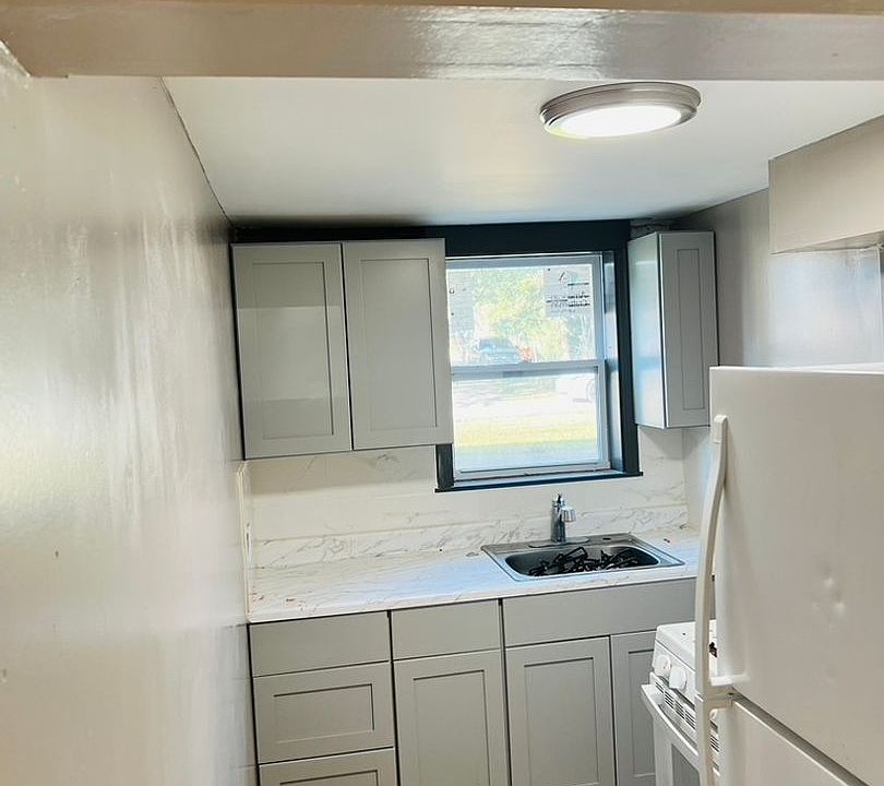 2nd image of 516 SE 6th St APT 4
