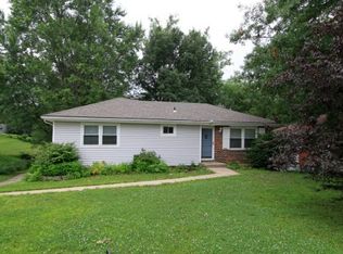 9907 NW Blum Rd, Parkville, MO 64152